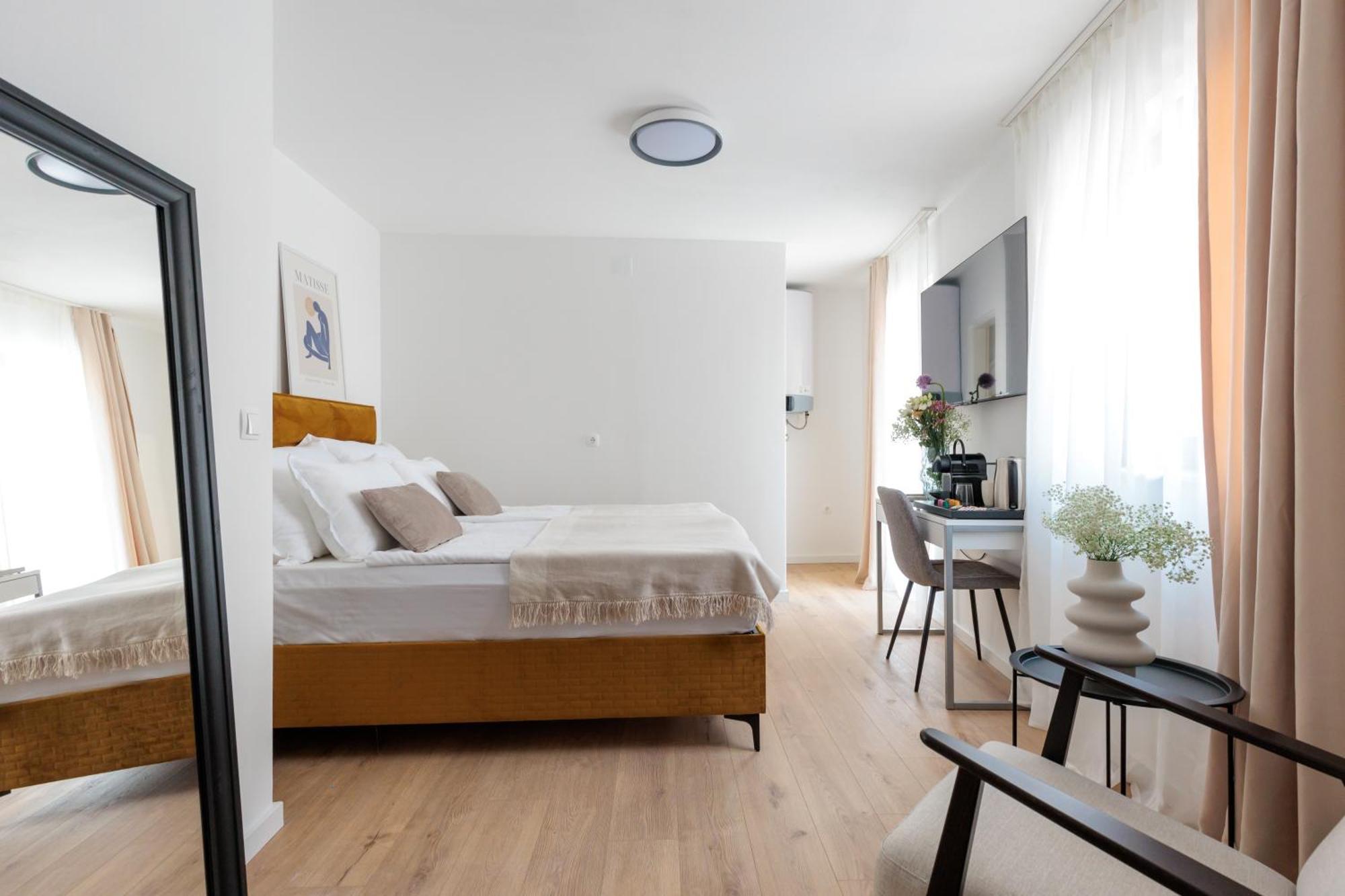Barbara Ii - Luxury With Balcony *