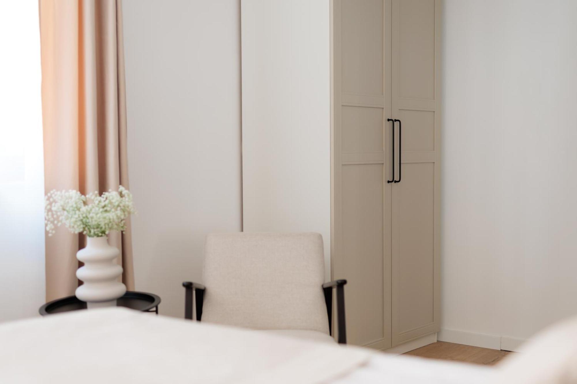 Barbara Ii - Luxury With Balcony Guest house