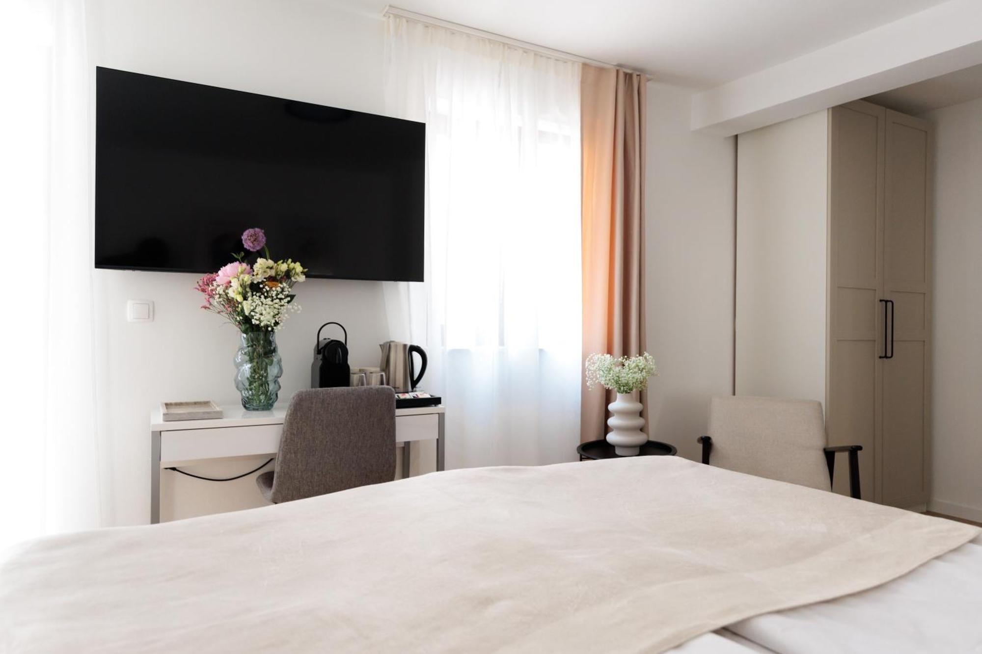 Barbara Ii - Luxury With Balcony